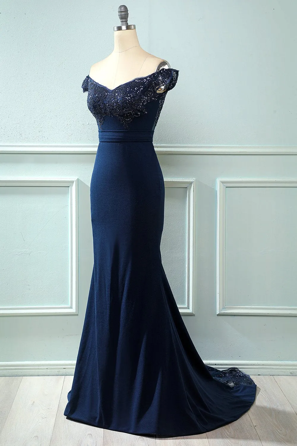 Abito da ballo bordeaux con paillettes a sirena con spalle scoperte
