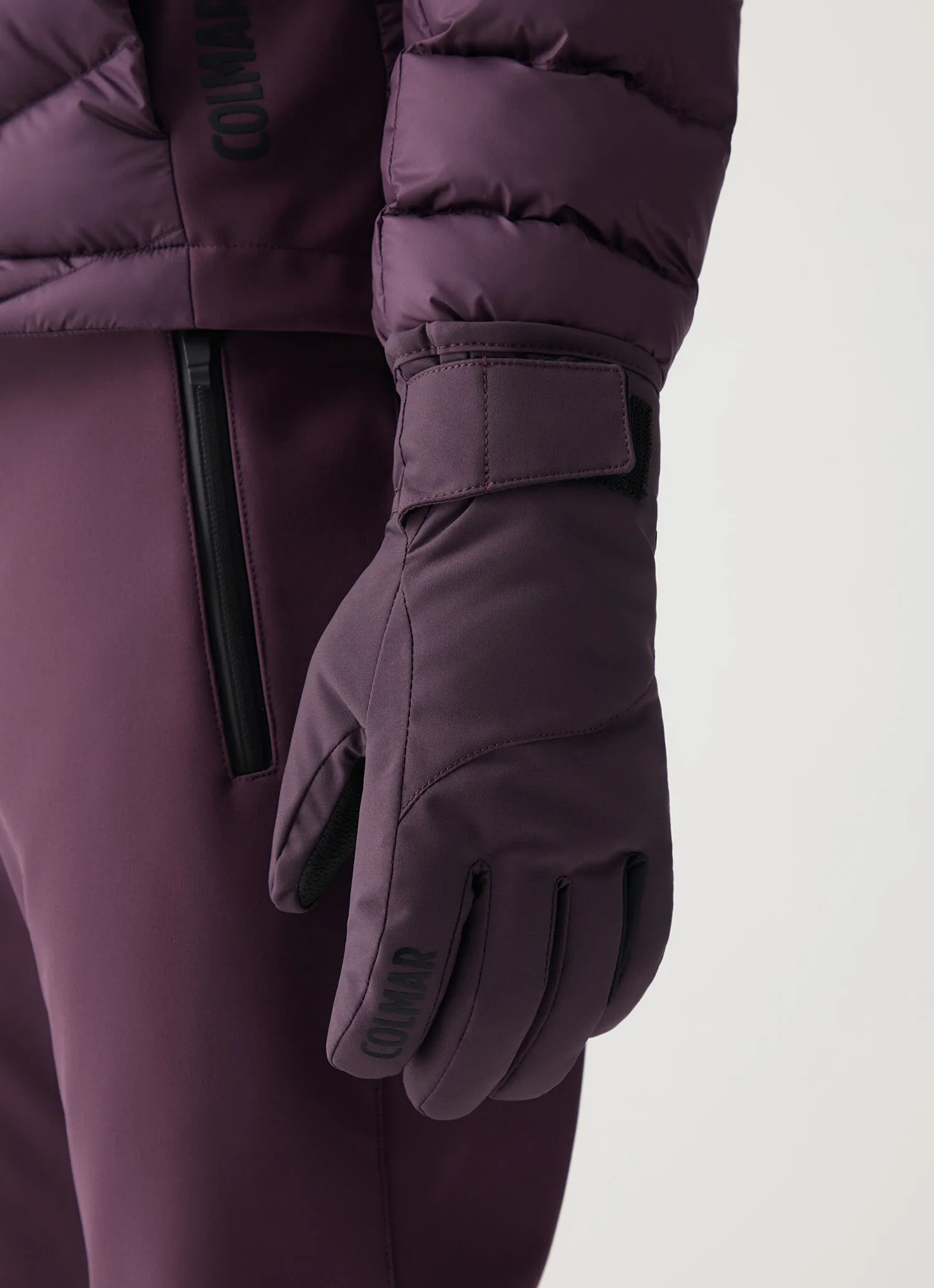 Stretch fabric and technical leather ski gloves